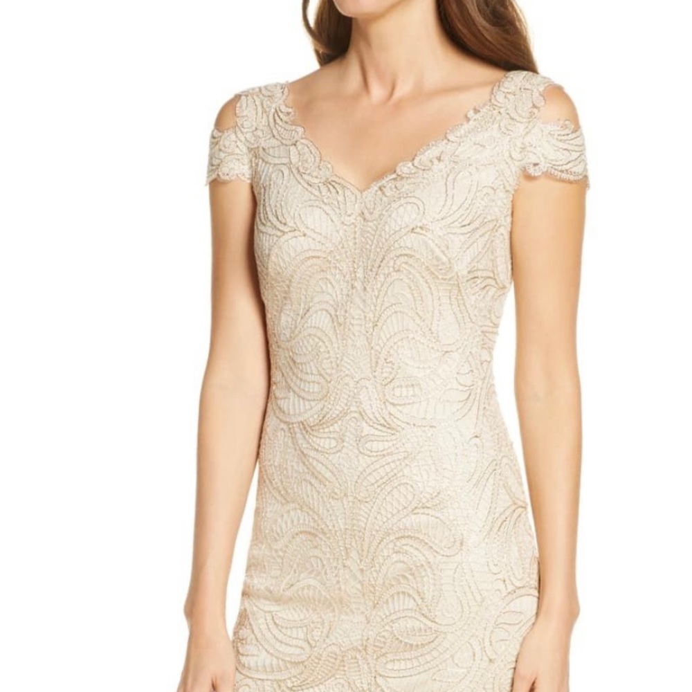 Tadashi Shoji Cold Shoulder Dress Gold Large